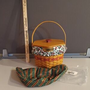 Longaberger 1997 Snowflake Woven Basket with Lid, Liner And Protectors